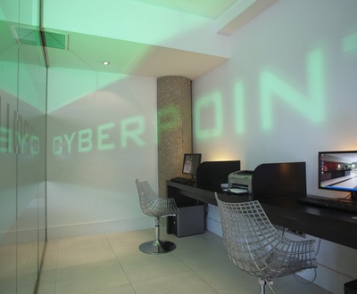 Cyber corner next to IFEMA Nuevo Boston Hotel